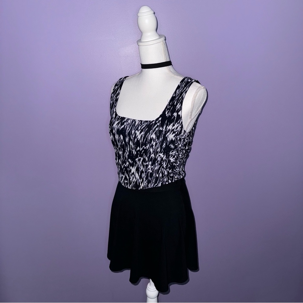 FINAL PRICE!!  NWT House of Harlow Patterned Corset Top - Picture 4 of 13